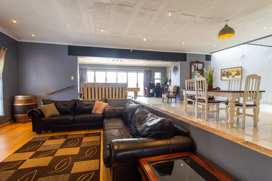 5 Bedroom Property for Sale in Myburgh Park Western Cape